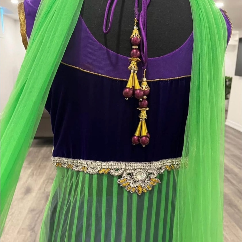 Elegant Green and Black Embroidered Dress - Picture 5 of 6